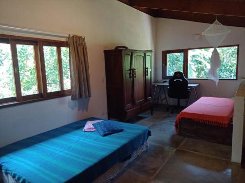 Un pat sau paturi într-o cameră la Casa da Praia do Félix