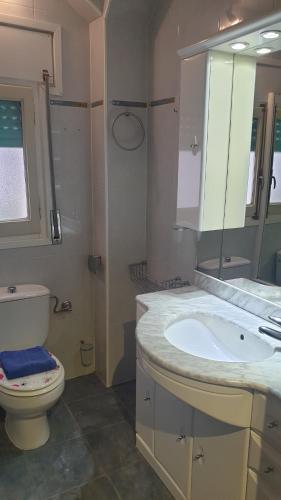  Residencia Aldosa -  Room  picture :   Shower    Bath    TV                           