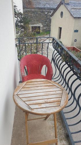  Residencia Aldosa -  Room  picture :   Shower    Bath    TV                           