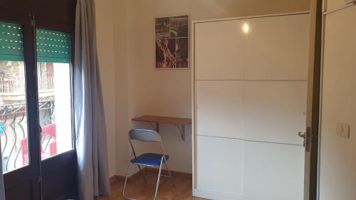  Residencia Aldosa -  Room  picture :   Shower    Bath    TV                           