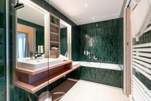 Un baño de Familienhotel Felsenhof
