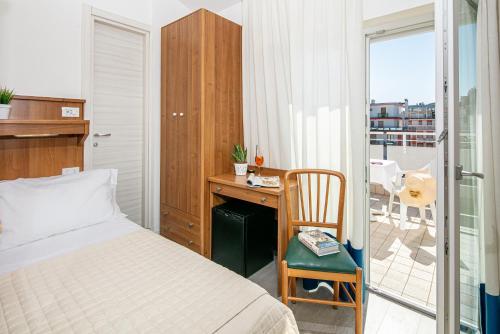 Postel nebo postele na pokoji v ubytování Hotel Pigalle
