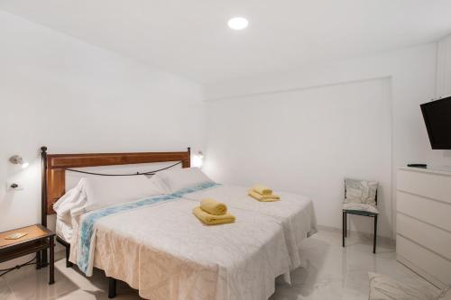 a bedroom with a bed with two towels on it at Los Geranios 407 in Adeje