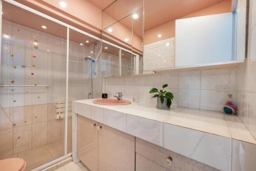 Kúpeľňa v ubytovaní Appartement cosy à Cannes - 40 m² avec balcon et vue mer