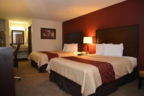 a hotel room with two beds in a room at Red Roof Inn Cookeville - Tennessee Tech in Cookeville