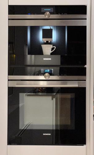 a microwave oven with a reflection of a cup in it at Luxe et Charme - Le Carré Saint-Silain - Meublé de tourisme 3 étoiles in Périgueux
