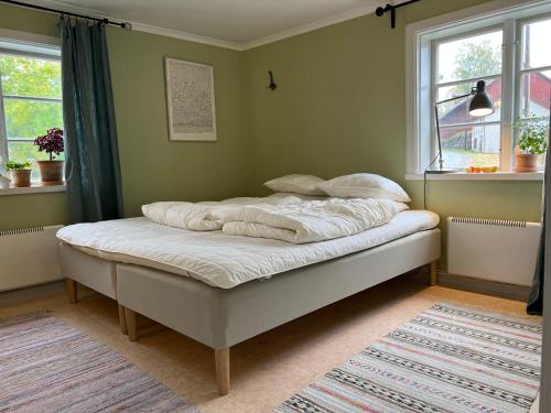 Кровать или кровати в номере Lilla Backstugan