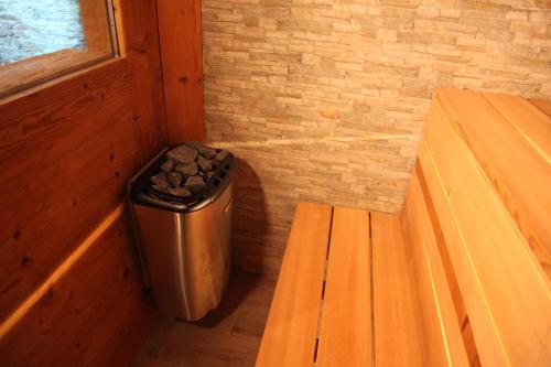 a trash can in a corner of a room with a window at Mi Casa Tu Casa in Brusson