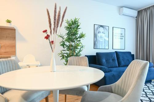 Svetainės erdvė apgyvendinimo įstaigoje KM Flats