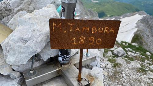 a sign on the top of a mountain at B&B Gronda Via Vandelli in Massa