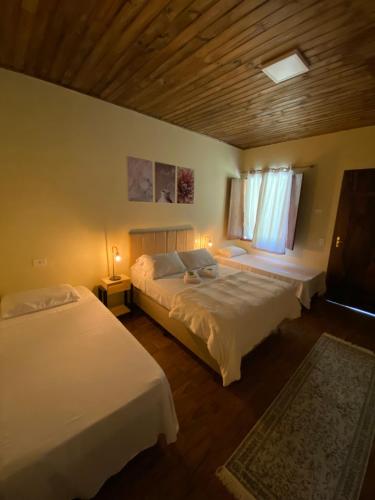 Een bed of bedden in een kamer bij Hospedaria Paiol