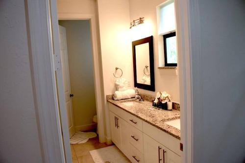 a bathroom with a sink and a mirror at Beautiful and relaxing villa near the Beach! in Naples