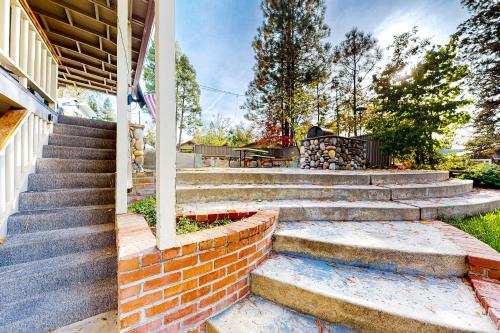 Κήπος έξω από το Campos Lake House