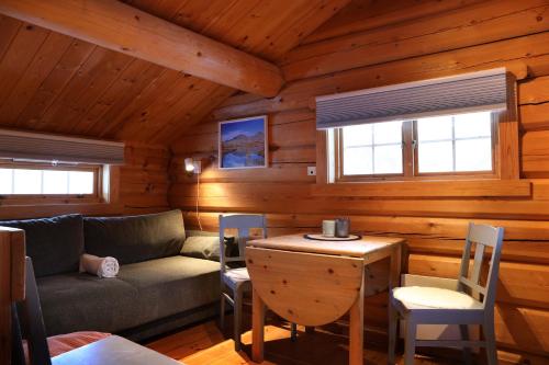 a living room with a couch and a table at Rondane River Lodge - Rondane Gjestegård in Enden