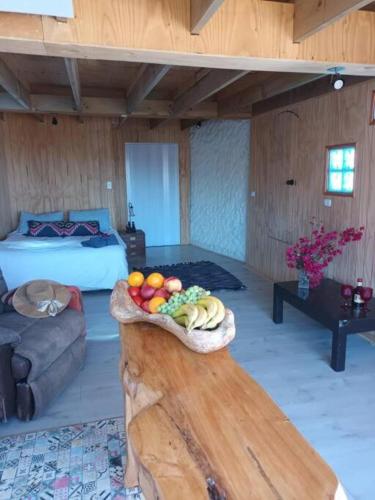 a room with a bowl of fruit on a table at Casa Cuento in Concón