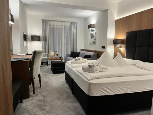 a hotel room with a bed and a desk at Hotel Aaritz in Selva di Val Gardena