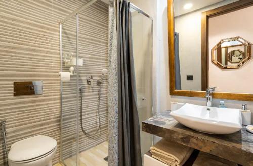 Ένα μπάνιο στο SUITE APPARTEMENT BOURGOGNE 2 pièces