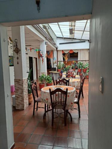 a patio with tables and chairs in a restaurant at Hotel Mi Casita Pereira in Pereira
