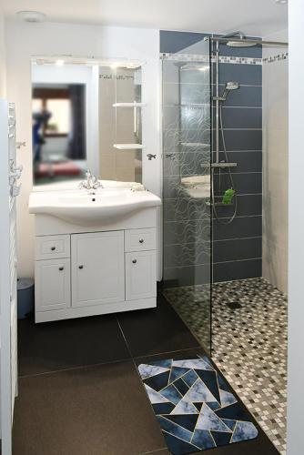 a bathroom with a sink and a shower at Clos Jean Lève in Barsac