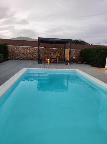 a large blue swimming pool in a backyard at Casa Bermeja - Tiscamanita in Tiscamanita
