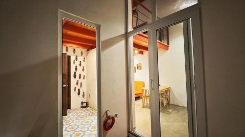 Φωτογραφία από το άλμπουμ του Cozy Bohemian Loft Apartment close Central Plaza σε Antigua Guatemala