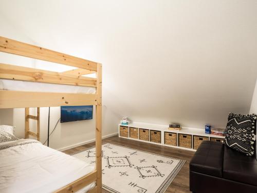 Poschodová posteľ alebo postele v izbe v ubytovaní Riversong Retreat