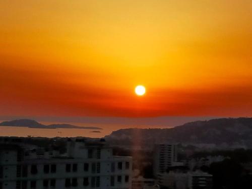 T 2 calanques vue panoramique, à 10 mn des facs de Luminy