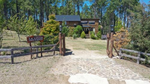 a gate to a house with a sign that reads national park at LA LINDA - Cabaña de Montaña in Villa Berna