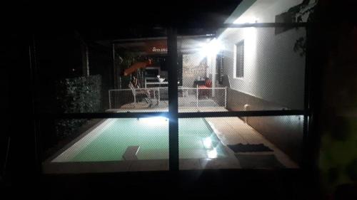 een zwembad 's nachts met een licht erop bij HARD ROCK SERRANO in Santa María
