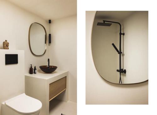 baño con espejo, aseo y lavamanos en Cozy villa in Bømlo en Bømlo