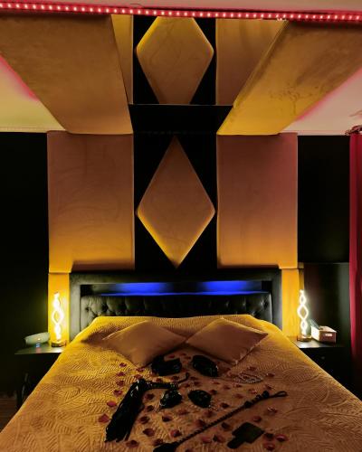 La loveroom bdsm de Nice " la chambre luxe des désirs " photo 21