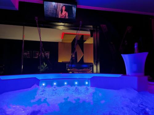 La loveroom bdsm de Nice " la chambre luxe des désirs " photo 17