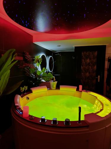 La loveroom bdsm de Nice " la chambre luxe des désirs " photo 26