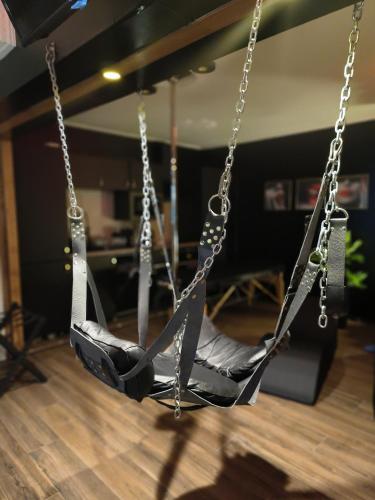 La loveroom bdsm de Nice " la chambre luxe des désirs " photo 9