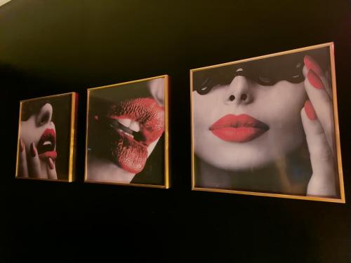 Fotografie z fotogalerie ubytování La loveroom bdsm de Nice " la chambre luxe des désirs " v Nice