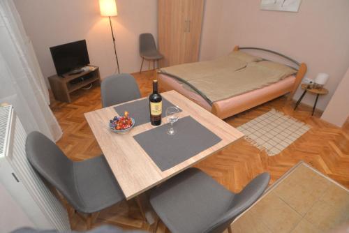 TV a/nebo společenská místnost v ubytování Venera apartman