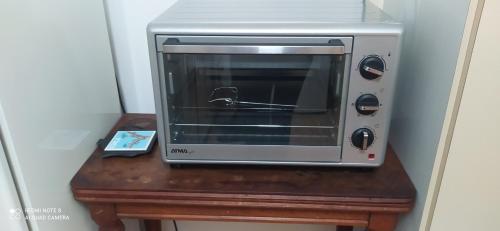 a toaster oven sitting on top of a wooden table at Coiron in Puerto Madryn