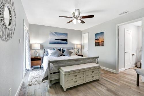 a bedroom with a bed and a ceiling fan at Painted Paradise Guest Suite in New Braunfels