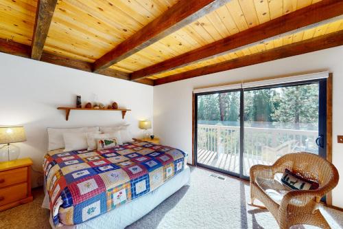 Katil atau katil-katil dalam bilik di Kings Beach Cozy