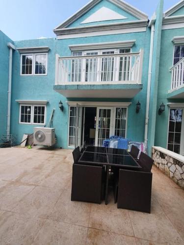 Μπαλκόνι ή βεράντα στο Townhouse by The Bay, Little Bay Country Club ,Negril