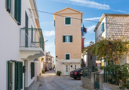 Apartments by the sea Kastel Stafilic, Kastela - 15110