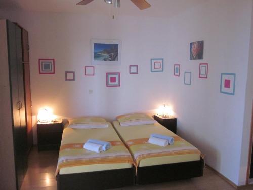 Apartments and rooms with WiFi Hvar - 20114
