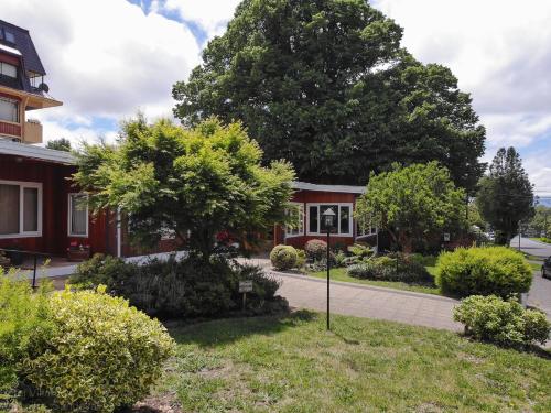 Gallery image of Hotel y Cabañas Villarrica in Villarrica