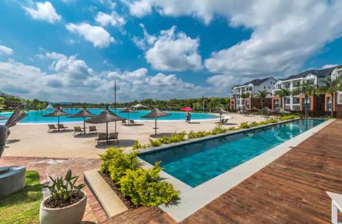 Bazén v ubytování The Blyde - Unit 1136 nebo v jeho okolí