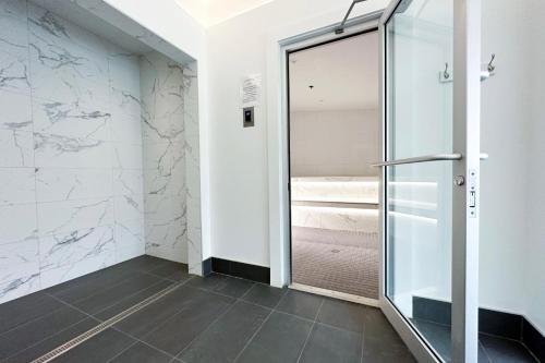 Katil atau katil-katil dalam bilik di Tremblant-Les-Eaux Le Contemporain by Gestion ELITE