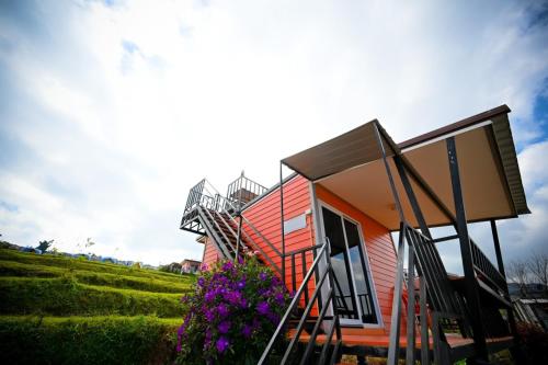 a house with a staircase leading up to it at ไร่รักดอย ภูทับเบิก in Ban Maeo Thap Boek