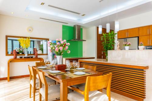 Η κουζίνα ή μικρή κουζίνα στο Sunny Beach Villa