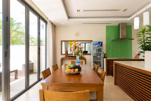Η κουζίνα ή μικρή κουζίνα στο Sunny Beach Villa