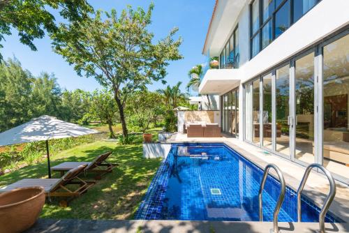 Πισίνα στο ή κοντά στο Sunny Beach Villa