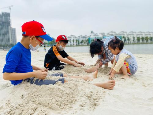 Crianças ficando em AB homestay VinOcean Park